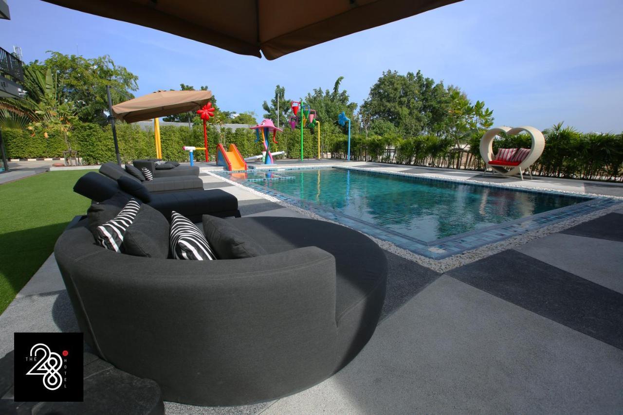 The 28Th Hotel Kanchanaburi Esterno foto